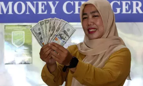 Rupiah melemah dipengaruhi sikap risk-off pelaku pasar Rupiah melemah dipengaruhi sikap risk-off pelaku pasar