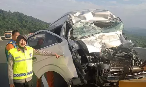 Mobil rombongan dari Bekasi kecelakaan di Tol Ungaran, 1 meninggal