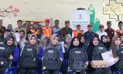 Baznas RI salurkan bantuan alat belajar untuk korban bencana Sumbar Baznas RI salurkan bantuan alat belajar untuk korban bencana Sumbar