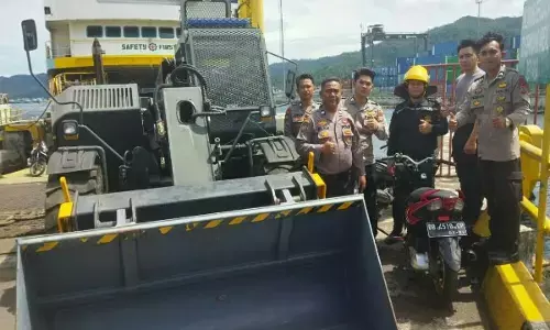 Ditsamapta Polda Sulut kirim peralatan dan kendaraan SAR ke wilayah bencana Sitaro Ditsamapta Polda Sulut kirim peralatan dan kendaraan SAR ke wilayah bencana Sitaro