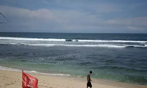BMKG: Waspada hujan berpetir dan gelombang laut tinggi pada Kamis