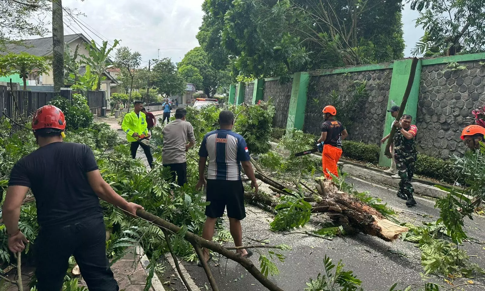 Angin puting beliung kembali terjang Salatiga, 10 rumah warga rusak Angin puting beliung kembali terjang Salatiga, 10 rumah warga rusak