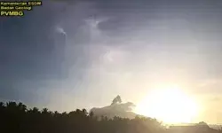 Gunung Ibu di Halmahera Barat erupsi lontarkan abu setinggi 400 meter