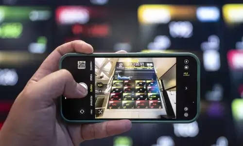 IHSG ditutup menguat ditopang sentimen domestik dan global