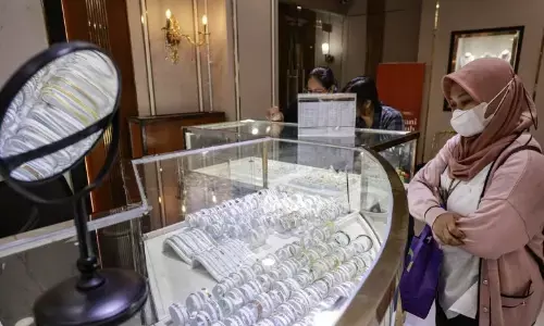 Daftar harga emas UBS dan Galeri24 di Pegadaian Sabtu ini kompak naik