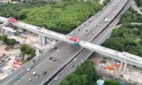 Sambungan lintasan LRT Jakarta di Tol Wiyoto Wiyono tuntas