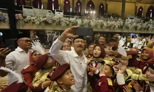 Teater siswa meriahkan peresmian Sekolah Rakyat oleh Presiden Prabowo Teater siswa meriahkan peresmian Sekolah Rakyat oleh Presiden Prabowo