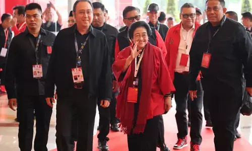 Disambut Prananda dan Hasto, Megawati kembali hadiri rakernas PDIP hari kedua