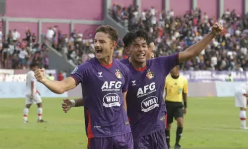 Persis taklukkan Semen Padang 3-2 di laga tandang