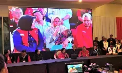 Momen megawati beri perhatian khusus pada pendidikan anak pascabencana Aceh Momen megawati beri perhatian khusus pada pendidikan anak pascabencana Aceh