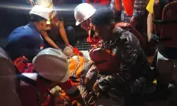 TNI AL tanggap evakuasi korban kapal tenggelam di Selat Berhala TNI AL tanggap evakuasi korban kapal tenggelam di Selat Berhala