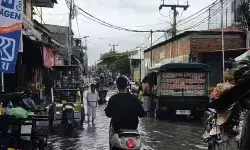Banjir rendam sejumlah titik di Jakarta Utara Senin pagi Banjir rendam sejumlah titik di Jakarta Utara Senin pagi