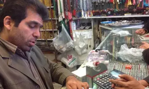 Pertokoan di Iran tetap buka di tengah gelombang protes