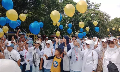 Ribuan alumni hadiri Gebyar Emas Reuni Akbar 50 Tahun Alumni SMA I Muhammadiyah Kota Magelang Ribuan alumni hadiri Gebyar Emas Reuni Akbar 50 Tahun Alumni SMA I Muhammadiyah Kota Magelang