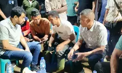 Gubernur Mualem tinjau lokasi pengungsi korban banjir di Sawang Aceh Utara
