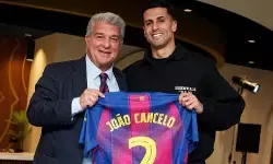 Joao Cancelo resmi kembali berseragam Barcelona