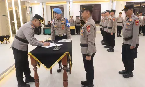 Kapolres Tangerang Selatan pimpin upacara sertijab tiga pejabat utama