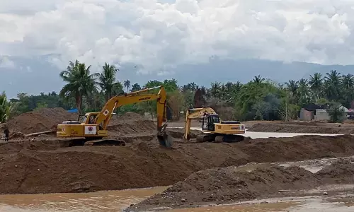 Percepat normalisasi sungai, BWS V Sumatera turunkan puluhan alat berat