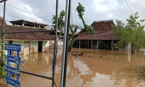BMKG: Cuaca ekstrem masih berlangsung, waspada hujan lebat dan angin kencang