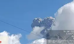 Gunung Marapi semburkan abu vulkanik setinggi 1.600 meter