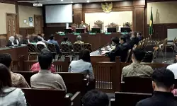 Direktur Legal GoTo ungkap perbedaan investasi yang dibayar Telkomsel dan Google ke saham GoTo Direktur Legal GoTo ungkap perbedaan investasi yang dibayar Telkomsel dan Google ke saham GoTo