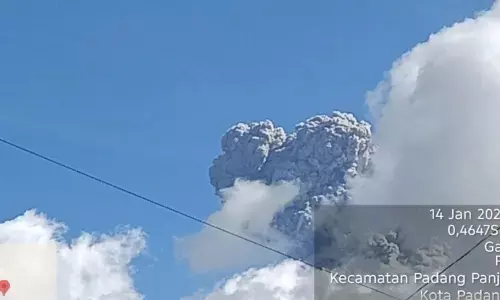 Gunung Marapi semburkan abu vulkanik setinggi 1.600 meter Gunung Marapi semburkan abu vulkanik setinggi 1.600 meter