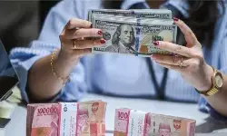 Rupiah melemah seiring Trump tak berencana pecat Powell