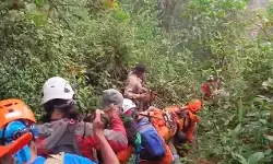 Tim SAR evakuasi jenazah pendaki Gunung Slamet, terkendala medan ekstrim Tim SAR evakuasi jenazah pendaki Gunung Slamet, terkendala medan ekstrim