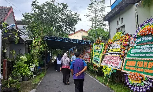 Evakuasi korban pendaki Gunung Slamet terkendala hujan