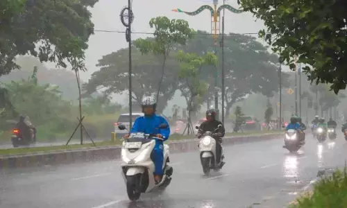 Hujan ringan diprakirakan guyur kota besar RI pada Jumat