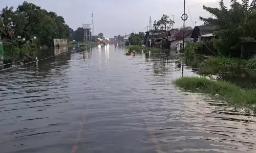 Jalur KA di Pekalongan terputus akibat terendam banjir