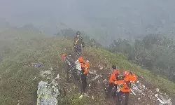 Tim SAR gabungan temukan serpihan pesawat ATR 42-500