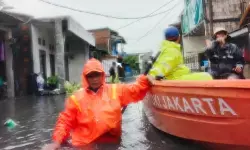 Banjir rendam permukiman Cakung Barat, dapur umum disiagakan