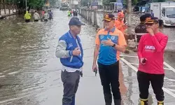 Sudinhub Jakut sebar petugas atur lalu lintas di lokasi banjir