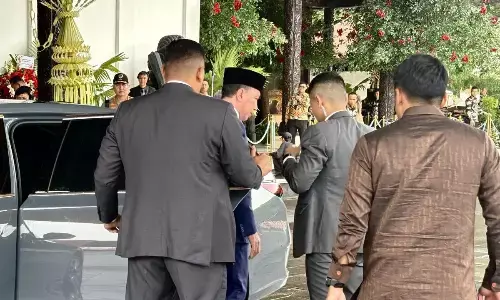 Sejumlah pejabat hadiri pernikahan sespri Prabowo di TMII