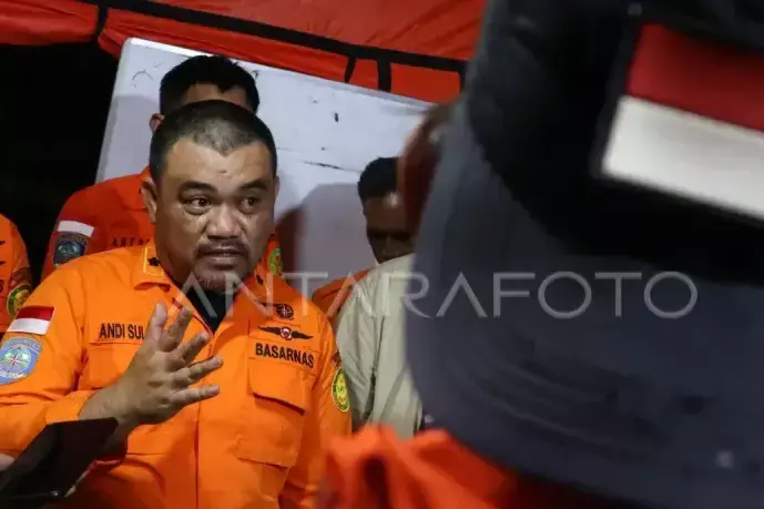 Tim SAR menuju Bulusaraung lokasi temuan serpihan pesawat