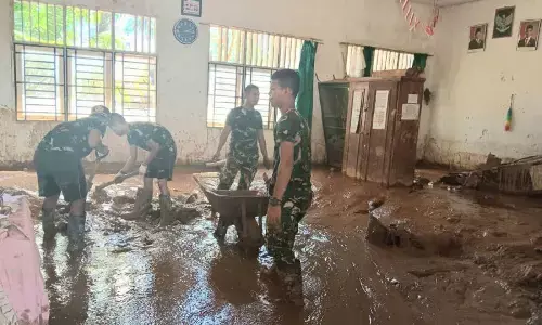 TNI intensifkan pembersihan SDN di Tapteng percepat aktivitas belajar