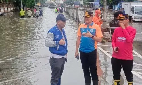 Sudinhub Jakut sebar petugas atur lalu lintas di lokasi banjir