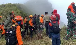 Tim SAR gabungan lanjutkan evakuasi jenazah pesawat ATR di Bulusaraung