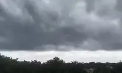 Senin, hujan petir berpotensi guyur Indonesia