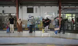 Perjalanan KA Kamandaka dan Purwojaya dibatalkan lagi karena banjir