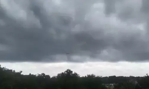 Senin, hujan petir berpotensi guyur Indonesia