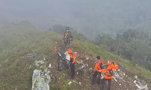 Serpihan pesawat ATR ditemukan, Kemenhub fokus evakuasi korban