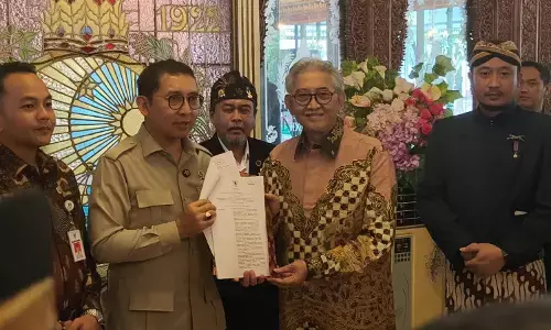 Kericuhan warnai penyerahan SK Pelaksana Cagar Budaya Keraton Solo oleh Fadli Zon