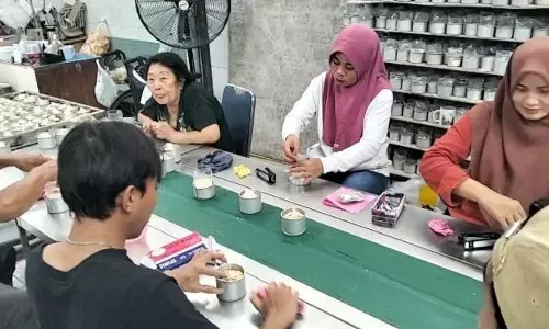 Kue keranjang Tegal tetap eksis puluhan tahun, produksi 3–5 kuintal per hari di Imlek Tahun Kuda Kue keranjang Tegal tetap eksis puluhan tahun, produksi 3–5 kuintal per hari di Imlek Tahun Kuda