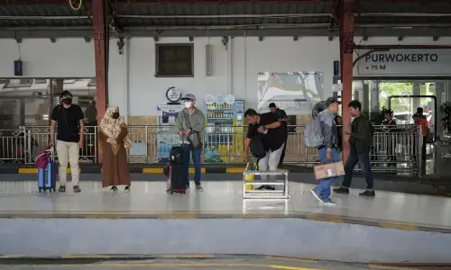 Perjalanan KA Kamandaka dan Purwojaya dibatalkan lagi karena banjir