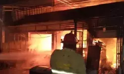 Damkar padamkan kebakaran kios di Ciseeng Kabupaten Bogor