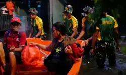 Aksi prajurit Bradjamusti, bantu korban banjir Cakung Barat Aksi prajurit Bradjamusti, bantu korban banjir Cakung Barat