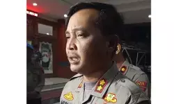 Hampir 24 jam diperiksa penyidik KPK, Bupati Pati tinggalkan Polres Kudus Hampir 24 jam diperiksa penyidik KPK, Bupati Pati tinggalkan Polres Kudus