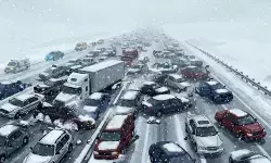 Badai salju picu tabrakan beruntun 100 kendaraan di Michigan